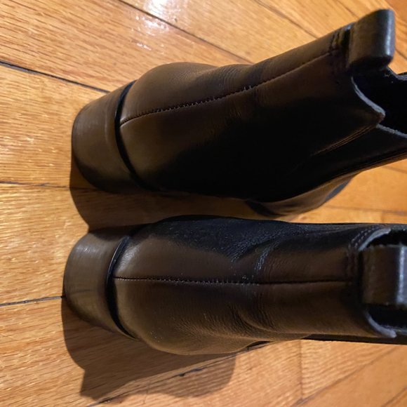 Marc Fisher Shoes - Picture 4 of 5